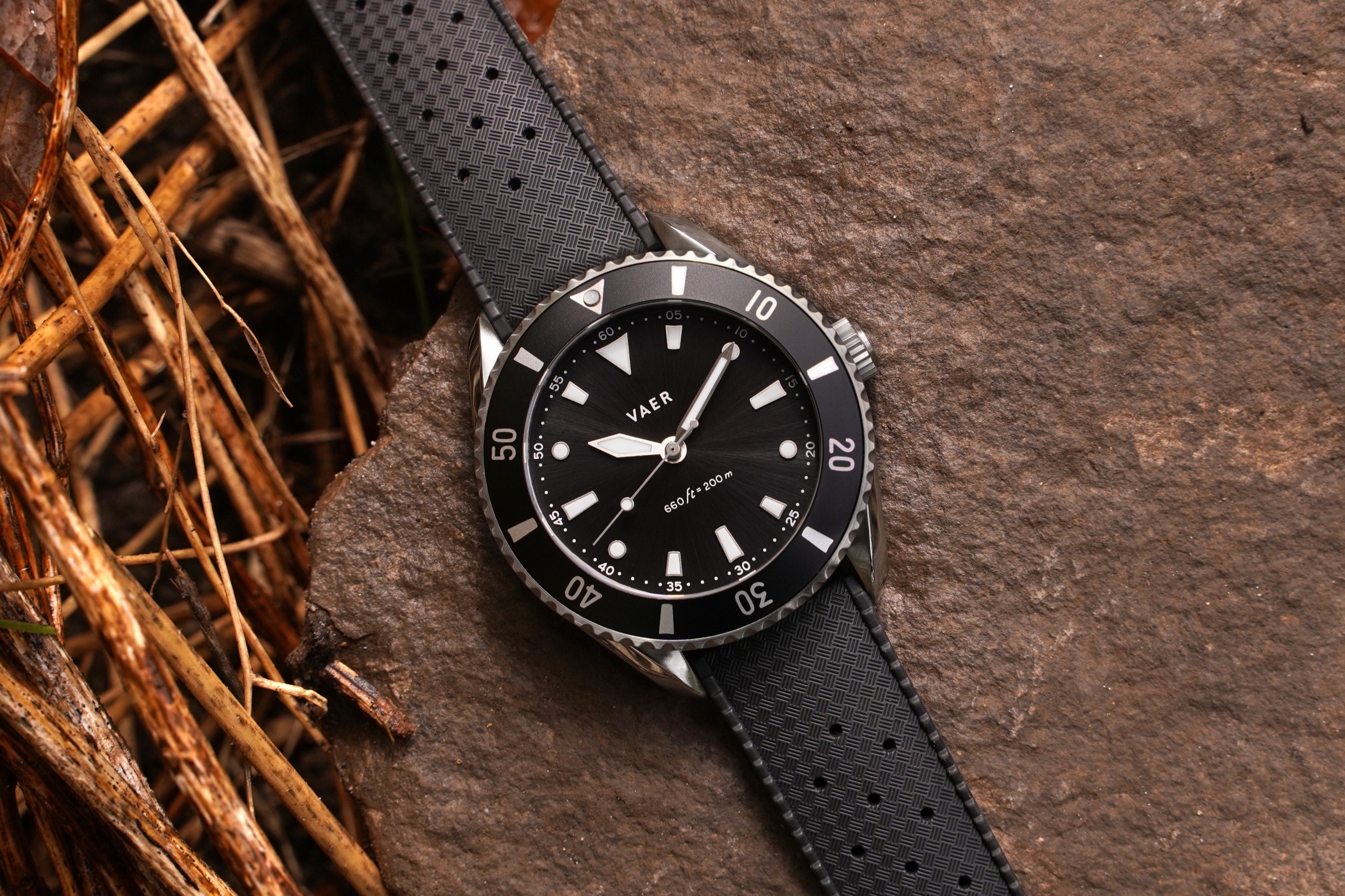 8 Key Features of Vaer Solar Dive Watches