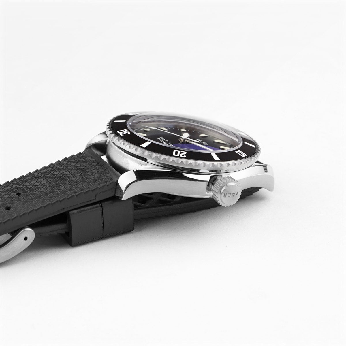 D7 Arctic White - 39mm Swiss Auto