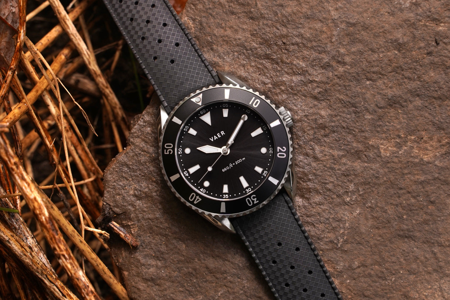 8 Key Features of Vaer Solar Dive Watches