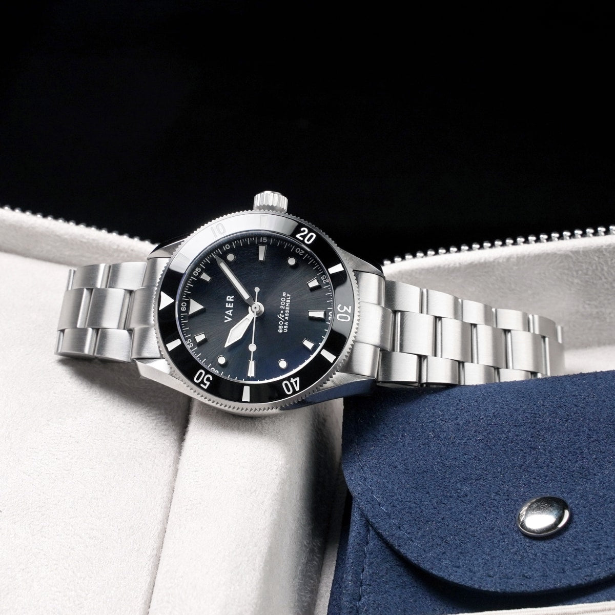 D4 Meridian - Black USA Solar 39mm