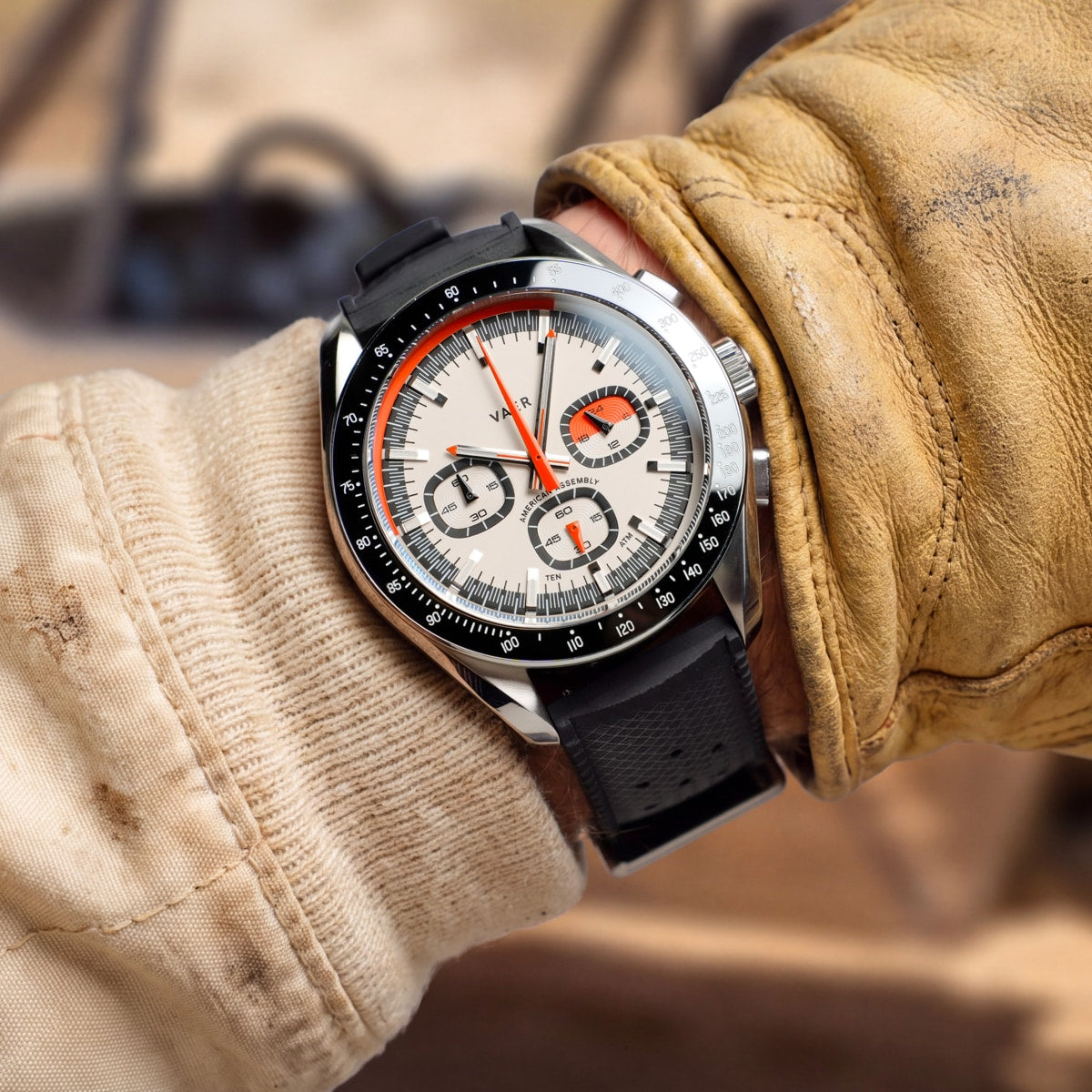 R1 Oceanracer Chronograph Cream - 42mm USA